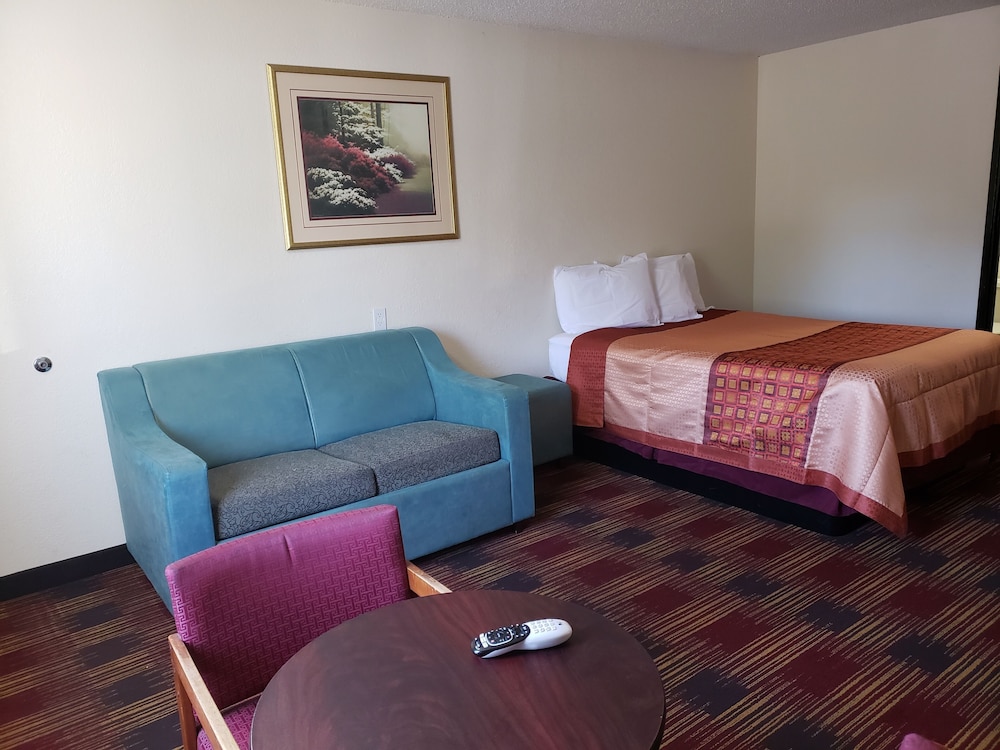 Americas Best Value Inn & Suites Harrisonville 26/33