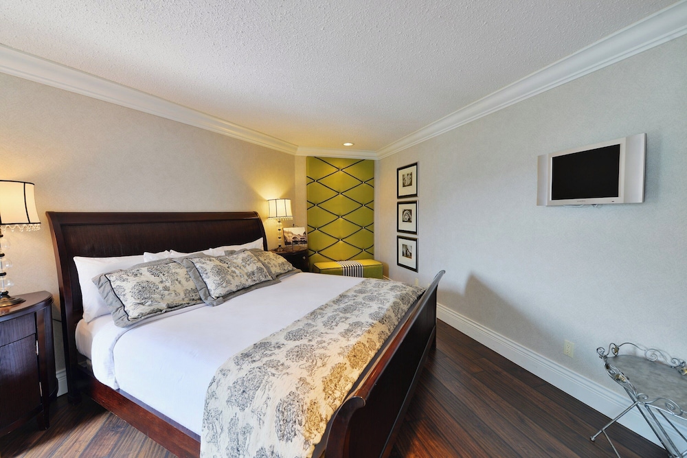 French, Designer, Suite, King Bed