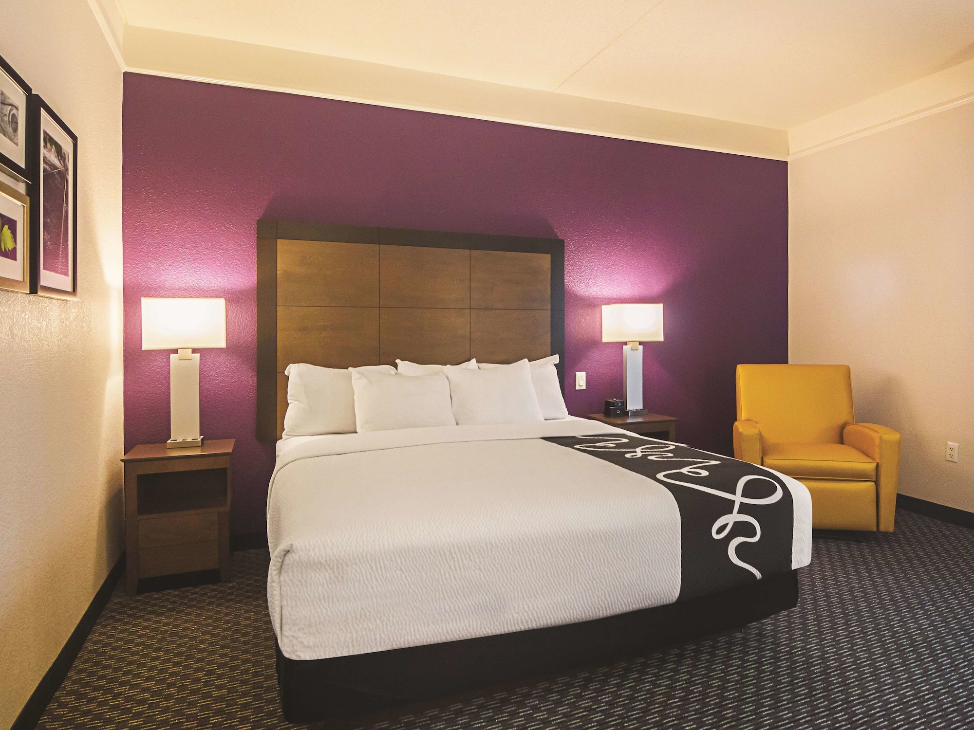 غرفة بسرير كينج، La Quinta Inn Suites Oklahoma City Nw Expwy 2/2