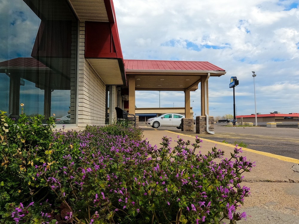 Americas Best Value Inn Salina 22/28