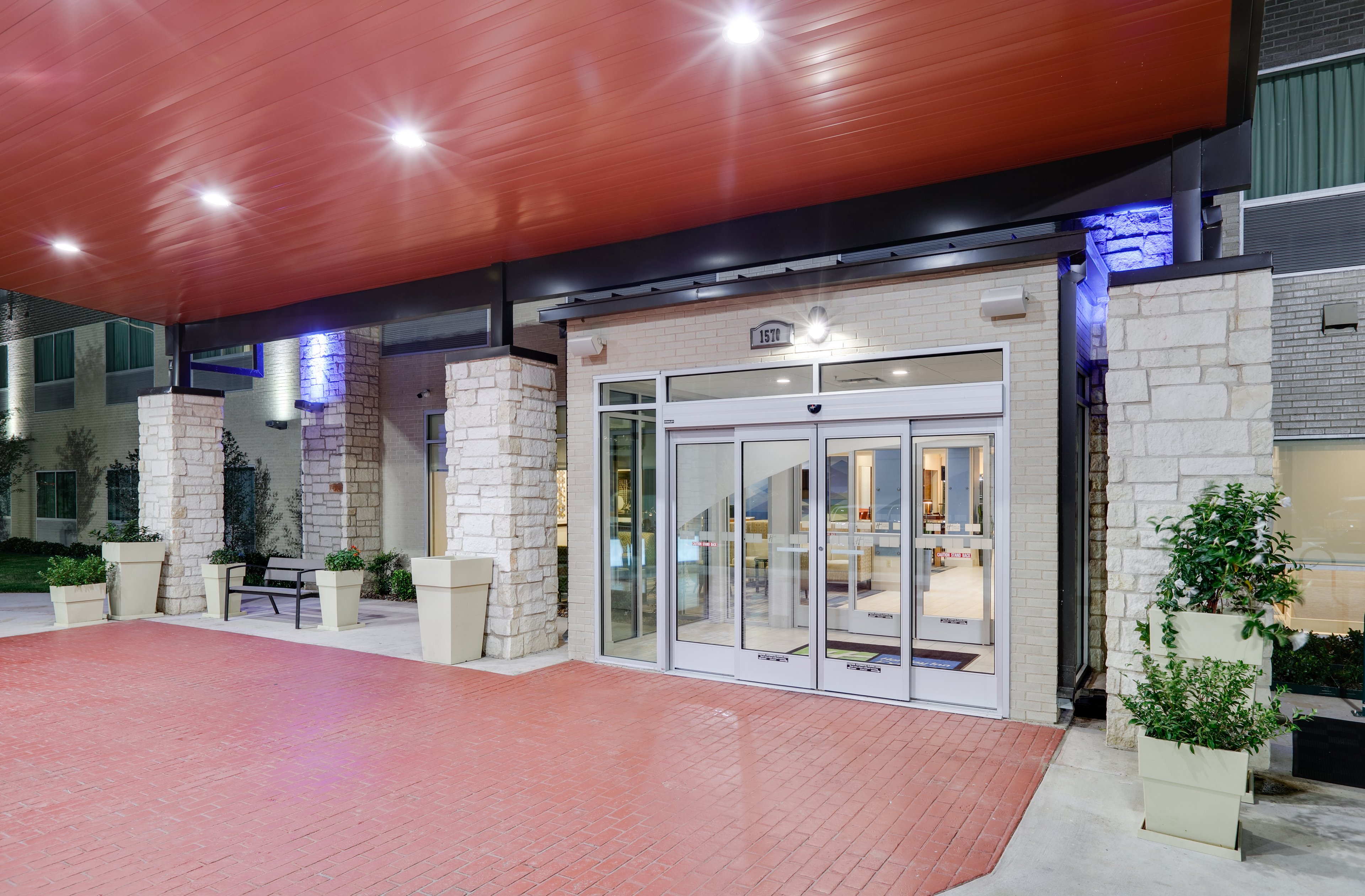 Holiday Inn Express Suites Farmers Branch 5/70