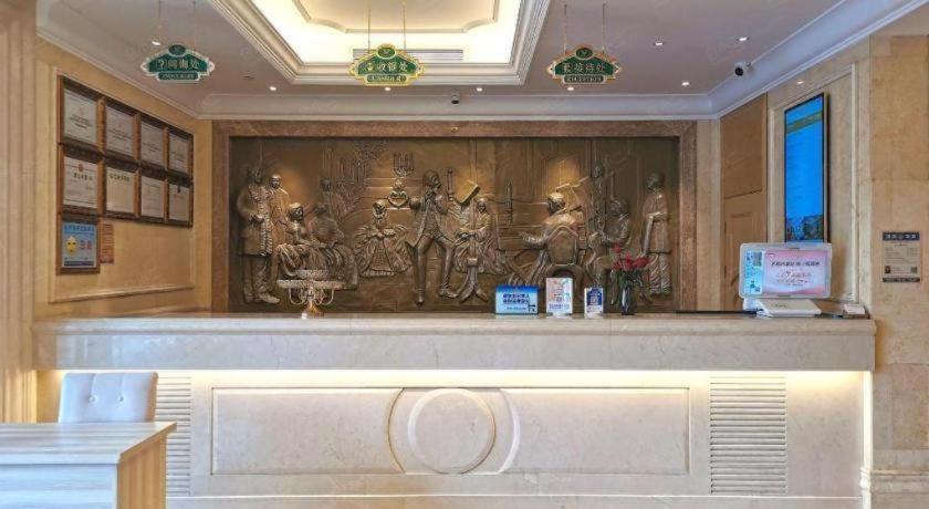 Vienna Hotel (Shenzhen Window of the World, Qiaocheng East Metro Station) 14/59