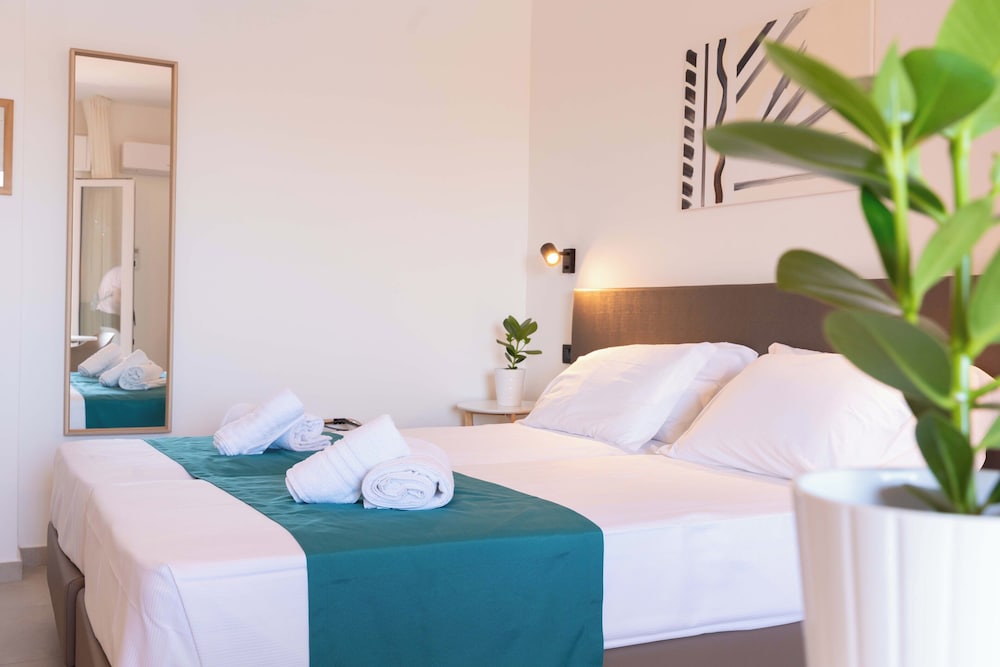 استوديو كومفورت بإطلالة على المسبح بشرفة، Residence Villa Giardini 3/8