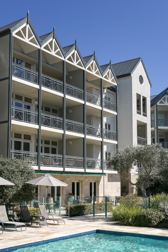 PORTSEA VILLAGE RESORT 5/69