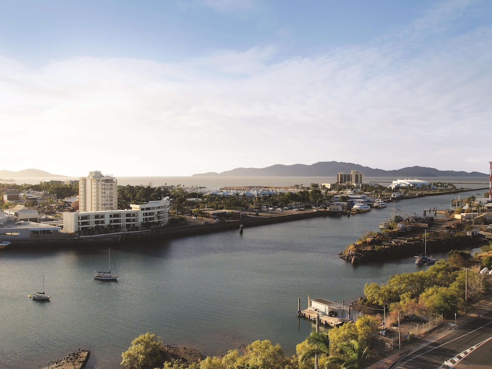 Oaks Townsville Metropole Hotel 63/69