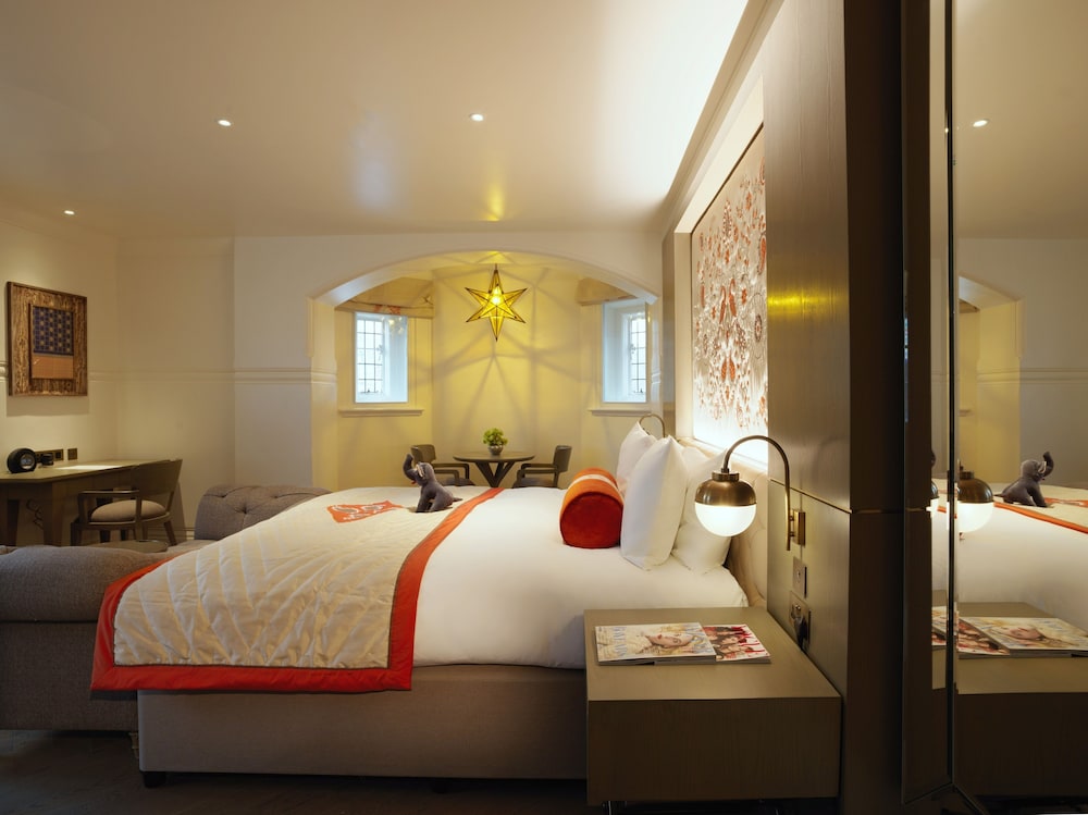 THE LALIT LONDON 47/72