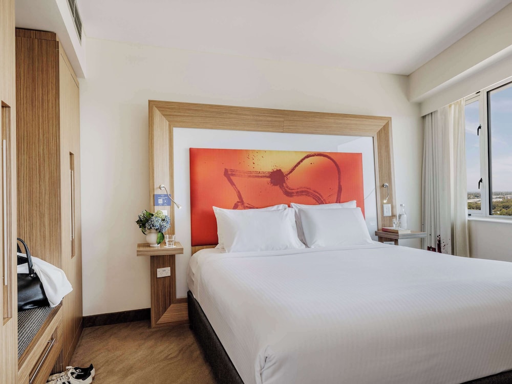 SUPERIOR, SUITE, KING BED, BALCONY