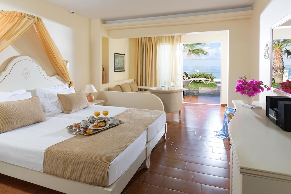Junior Suite, Beach Front, Private Garden