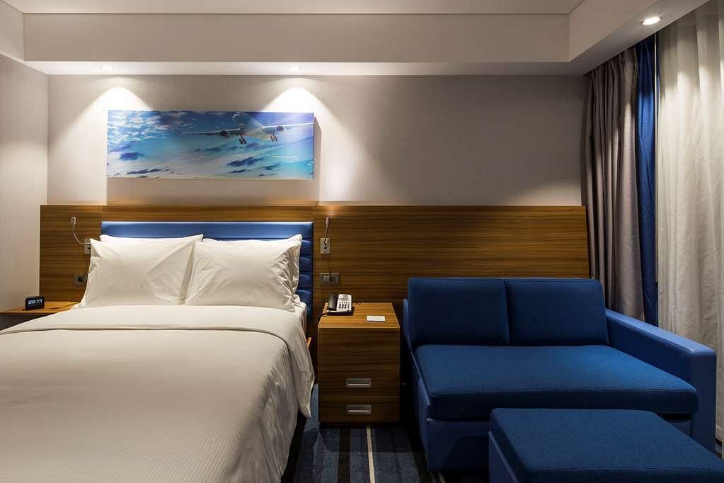 ROOM, QUEEN BED, SOFA, BALCONY