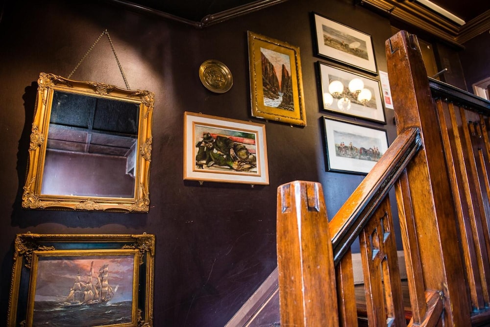 Shakespeare Hotel Surry Hills 23/37