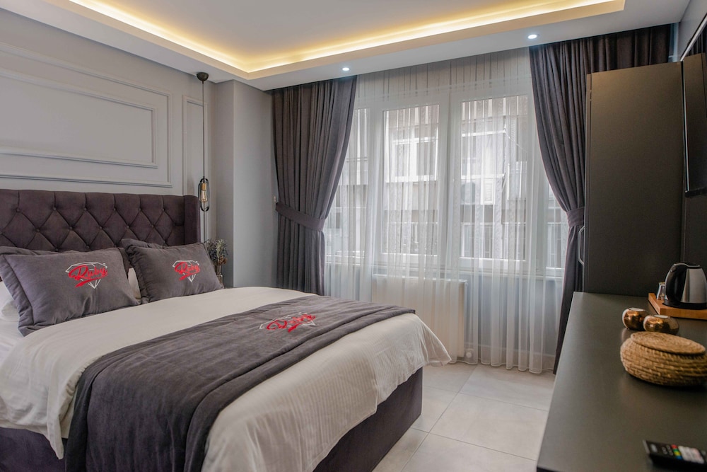 Ruby Hotel 14/46