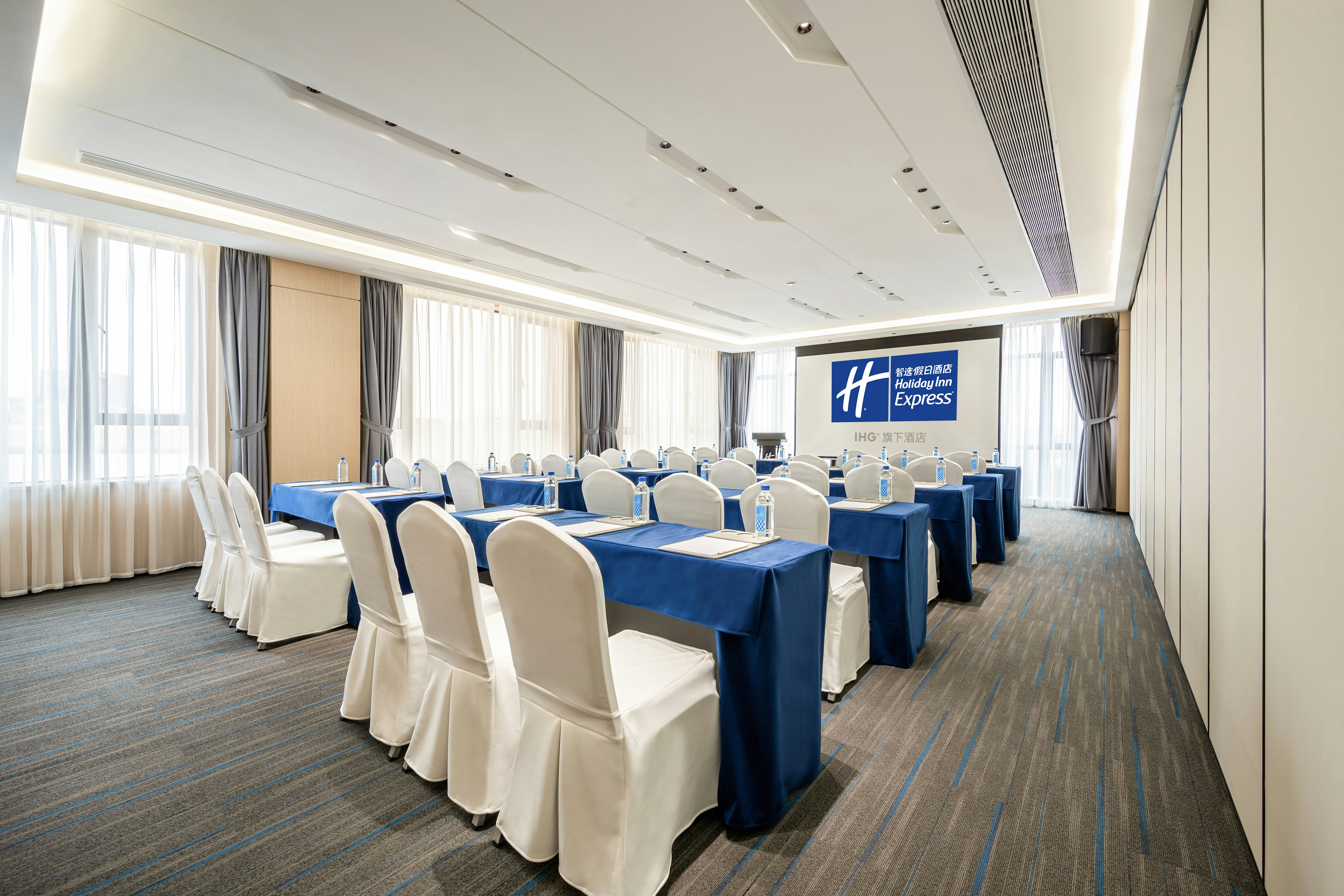 Holiday Inn Express Jinjiang Anhai 28/36