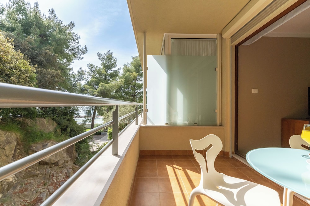 THE RESIDENCE 26/71