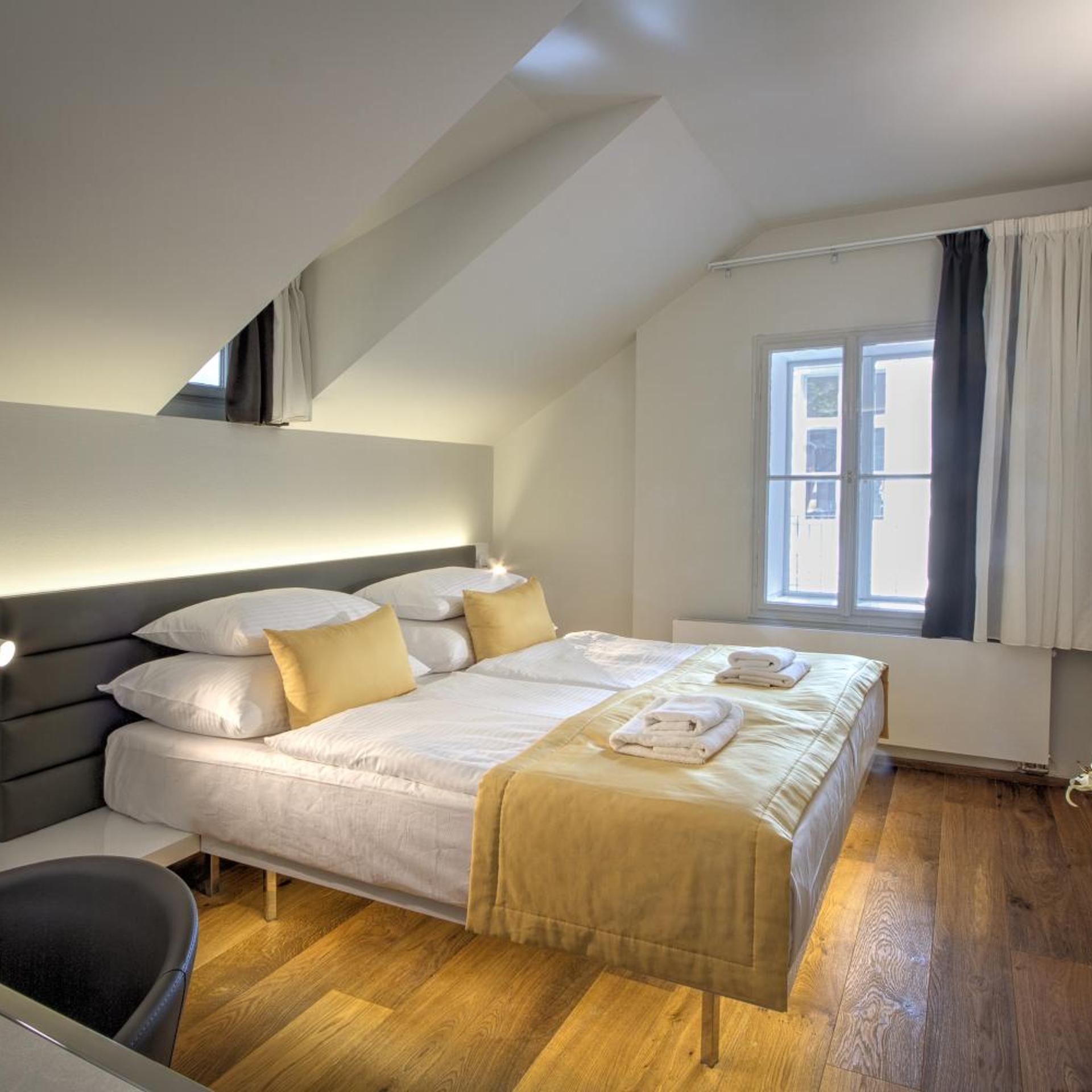 Room, Double or Twin Bed