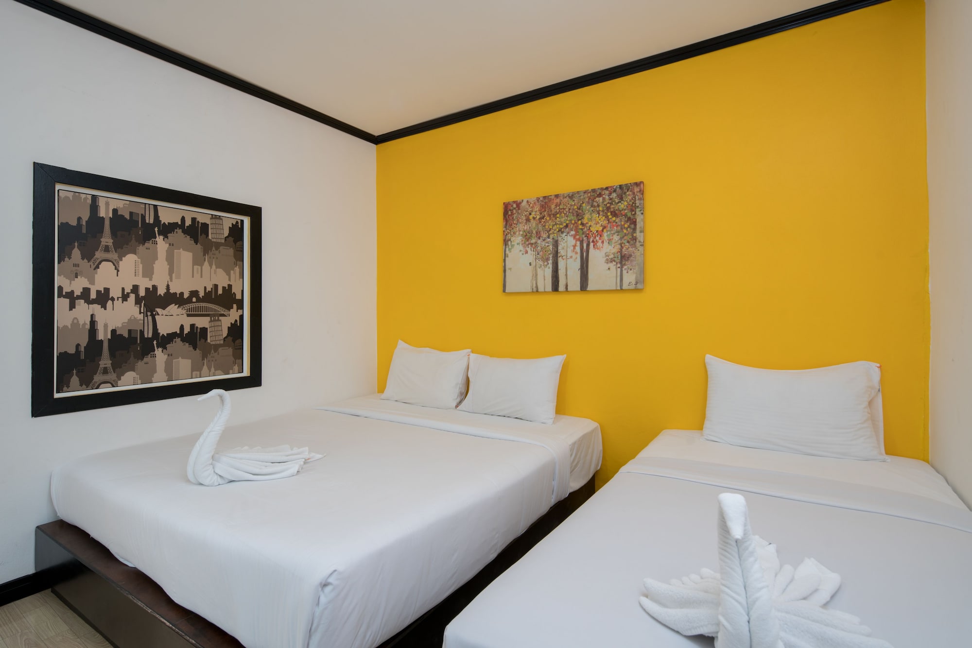 3 Bedrooms, Roof Top, Apartment, 1 Single and 5 Queen Beds