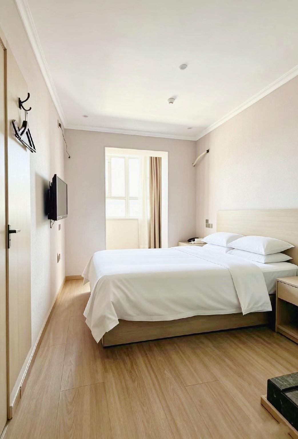 Room, Double Bed