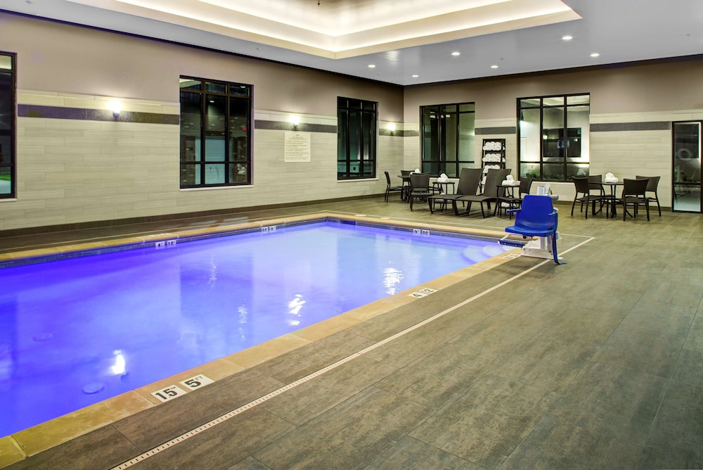Hampton Inn Suites Pittsburg Ks 7/43