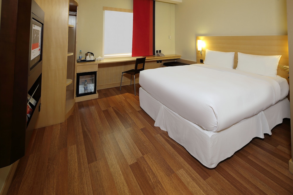 ROOM, DOUBLE BED