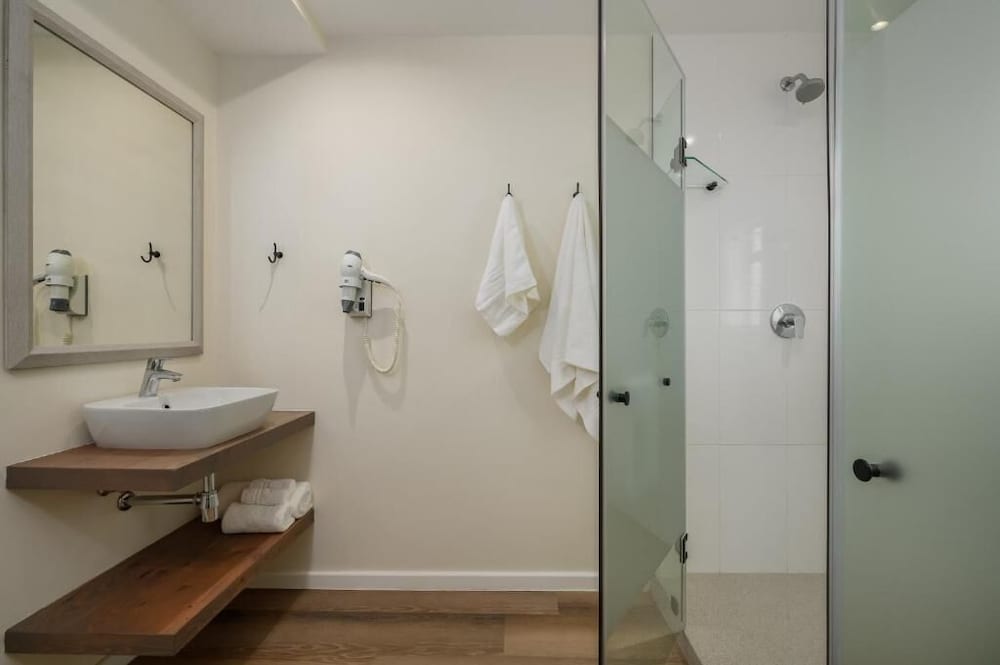 Paxton Luxury Apartments 33/35