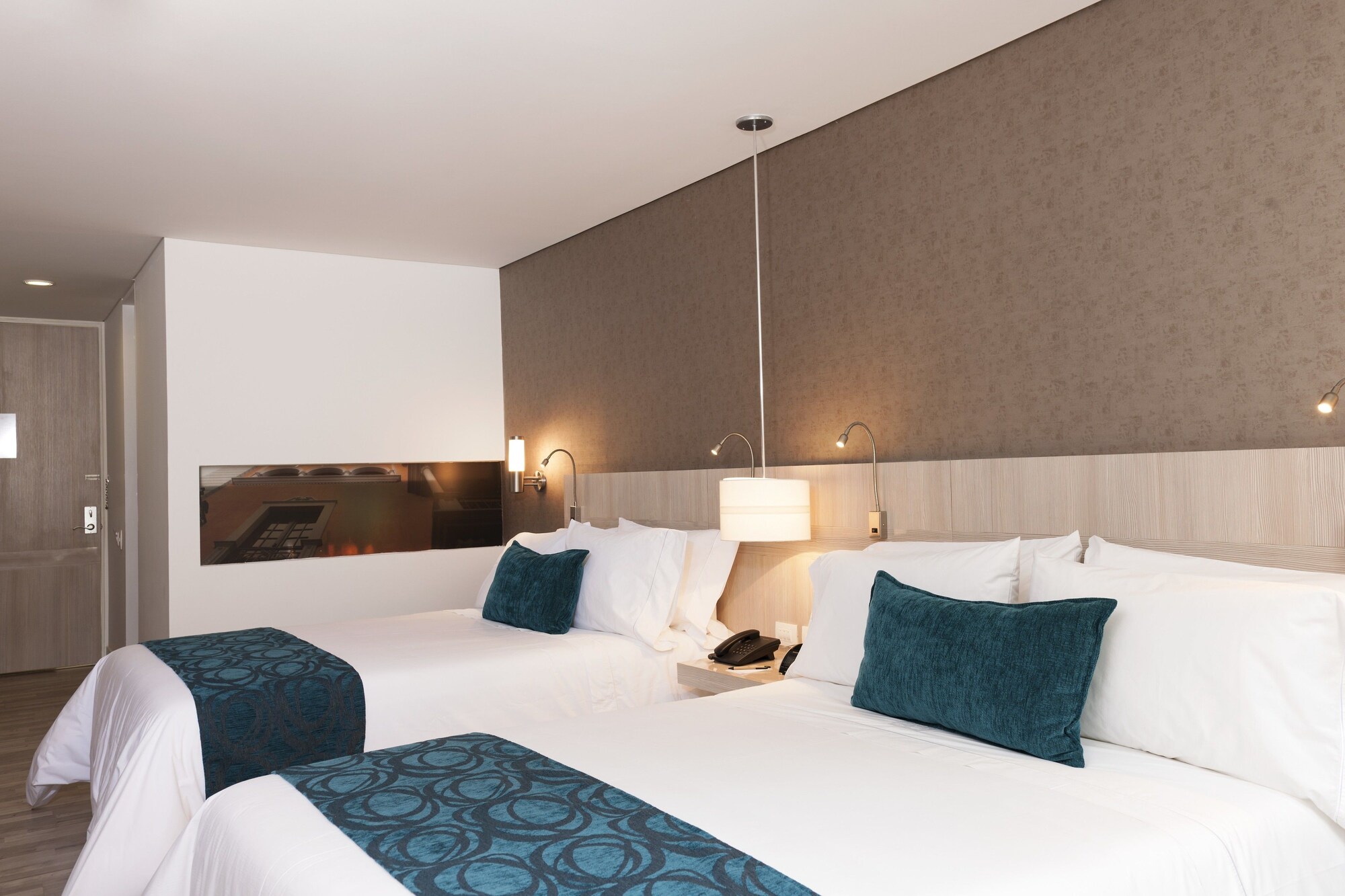 ROOM, TWIN BEDS