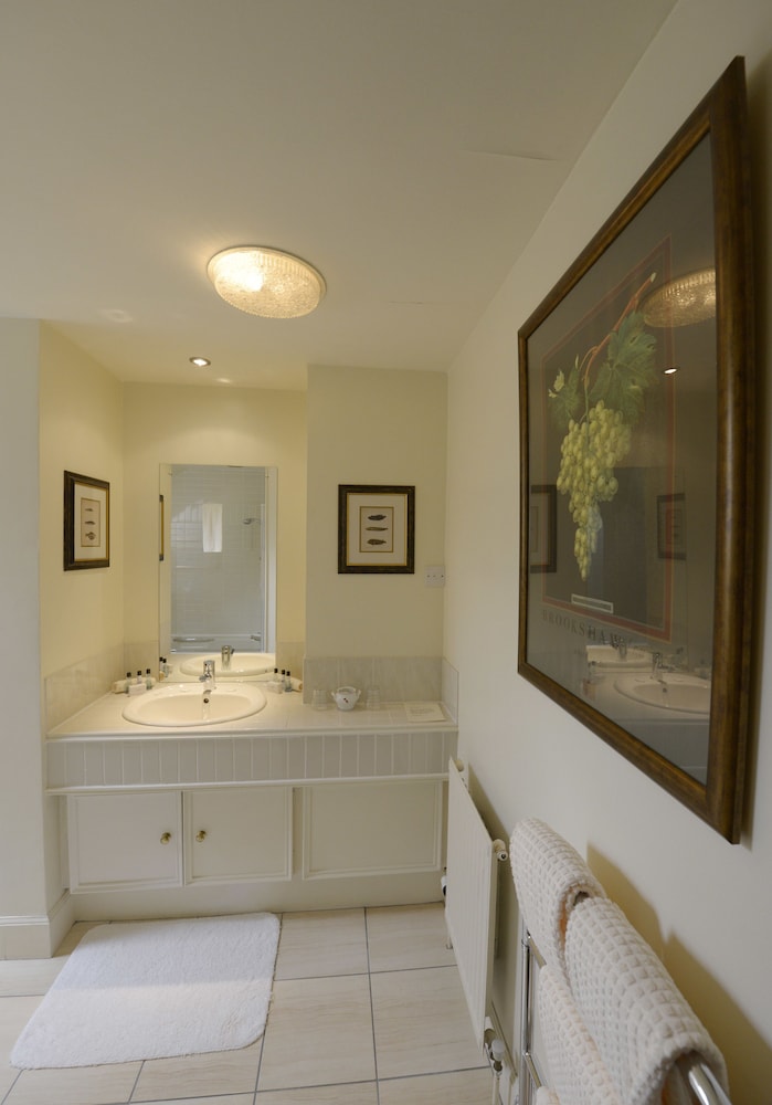 Factors Inn & Cottage 24/25