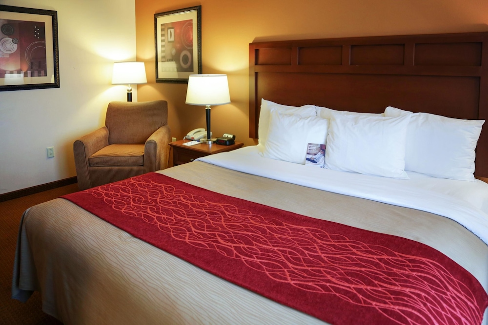 Comfort Inn & Suites Grinnell near I-80 16/32