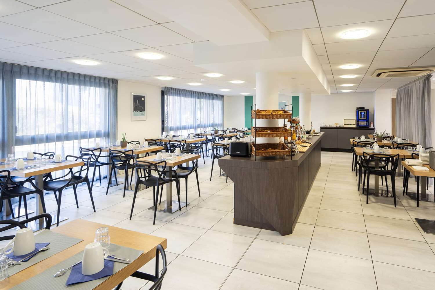 restaurant cafeteria