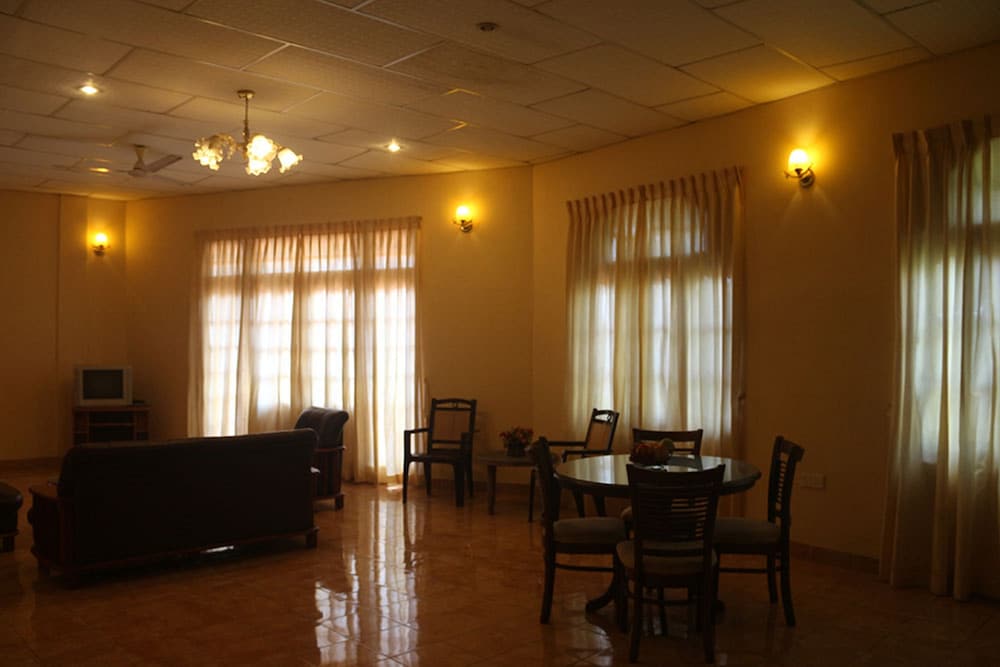 Red Rose Hotel 26/30