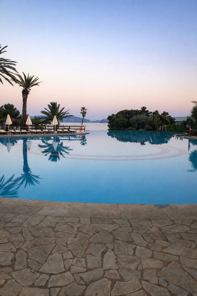 Hydra Beach Resort 44/47