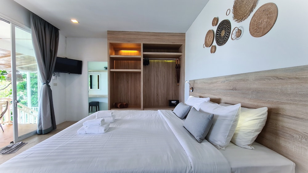 MOONLIGHT EXOTIC BAY RESORT 12/50