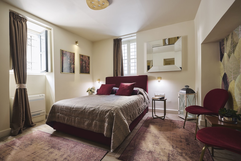 Bohemian Suites Athens 15/45