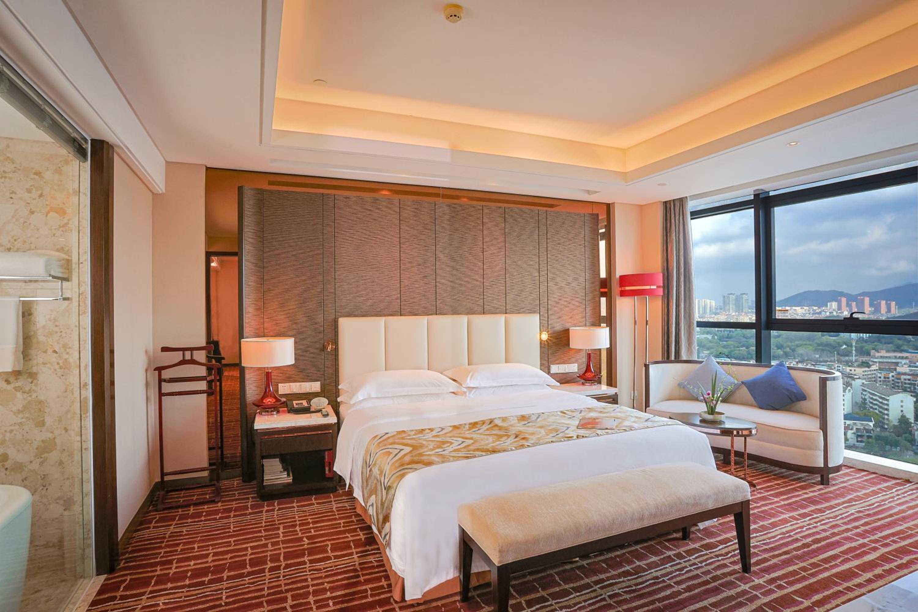 Executive, Suite