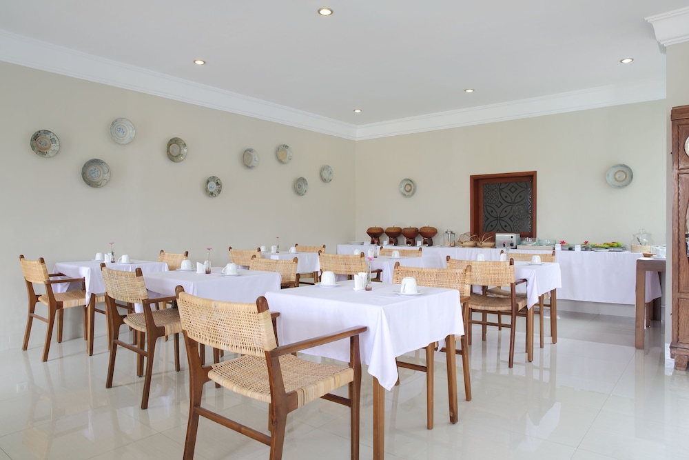 Seminyak Lagoon All Suites Hotel 33/47