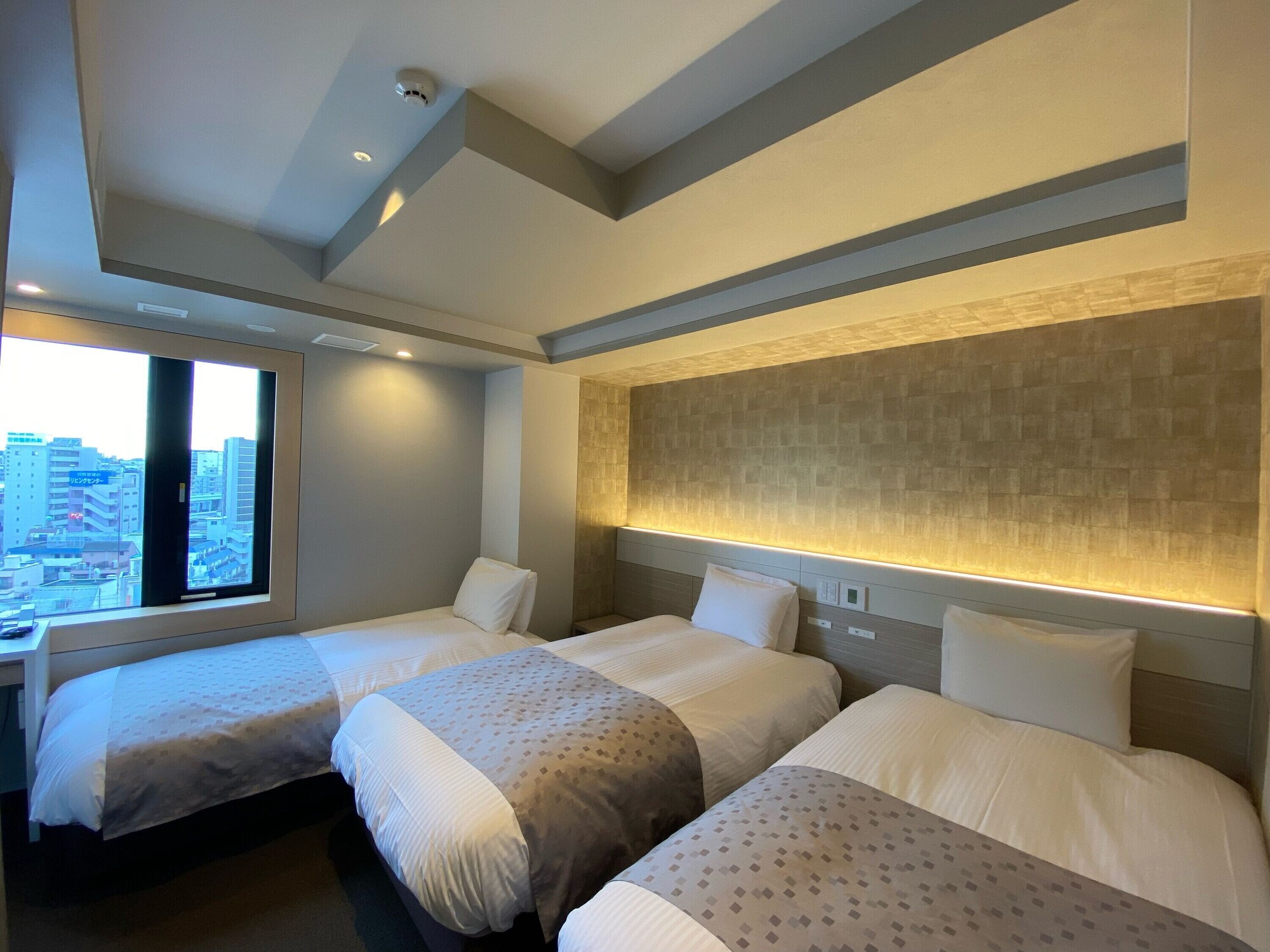 ROOM, TRIPLE