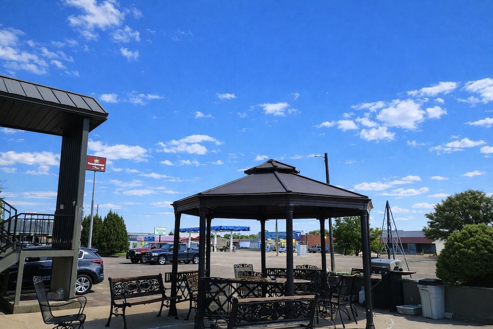 Sundowner Inn Forsyth I 94 57/62