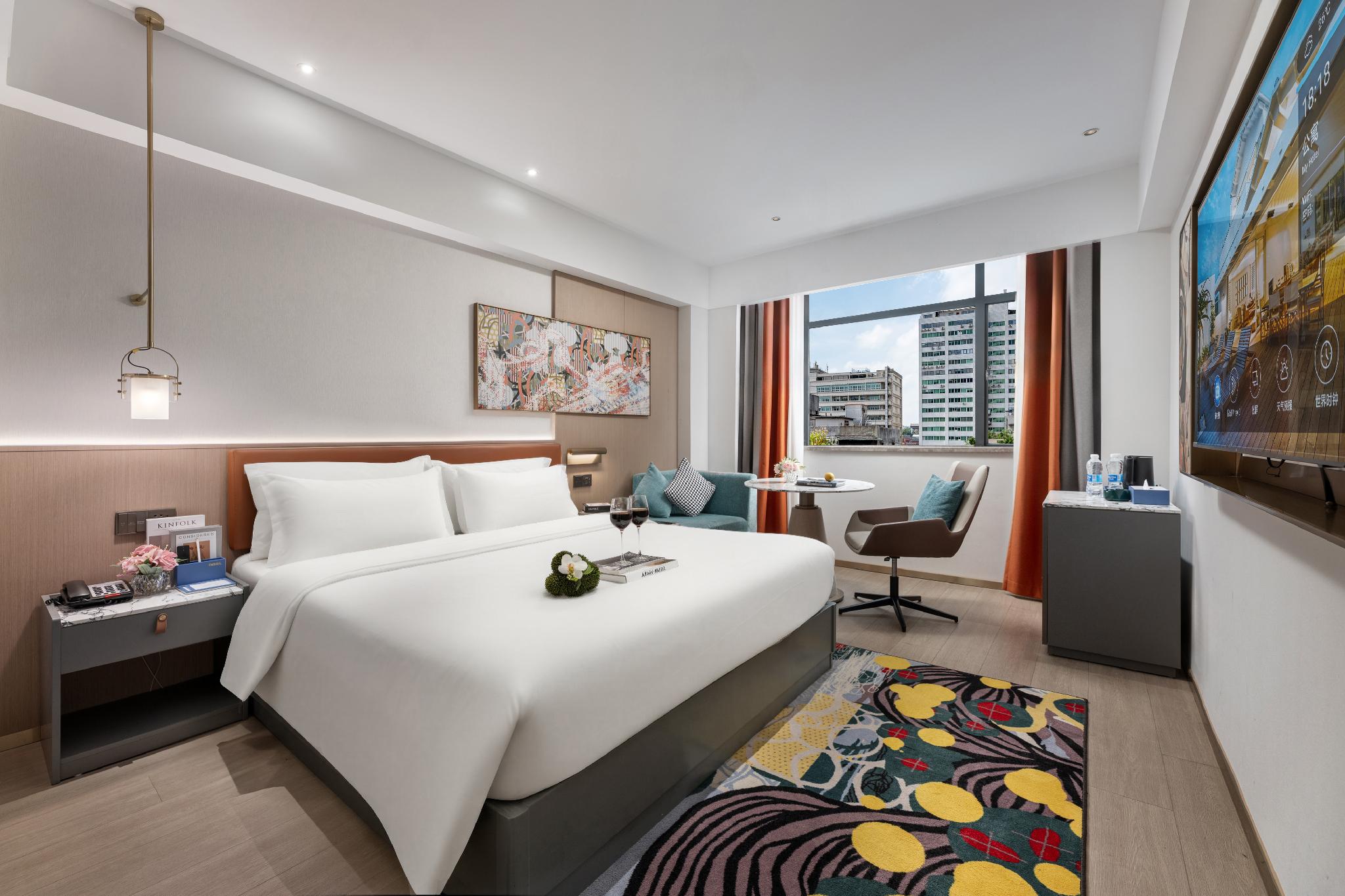 Deluxe, Queen Bed 3/3