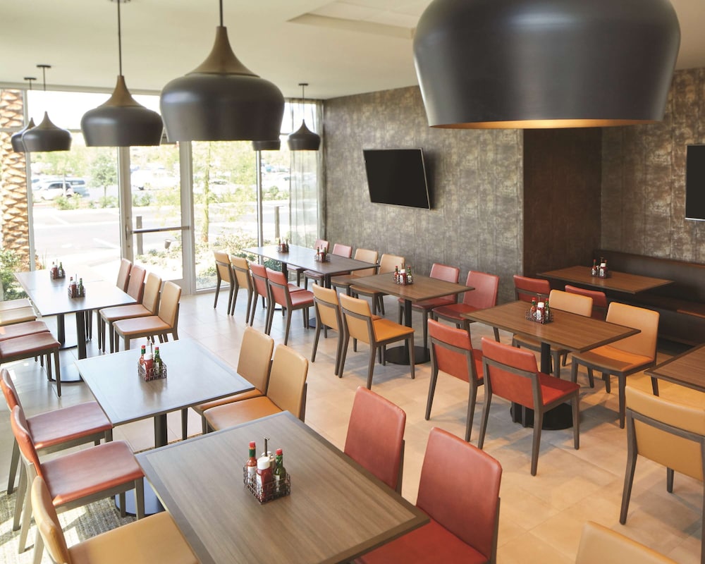 Hyatt Place Las Vegas At Silverton Village 33/42