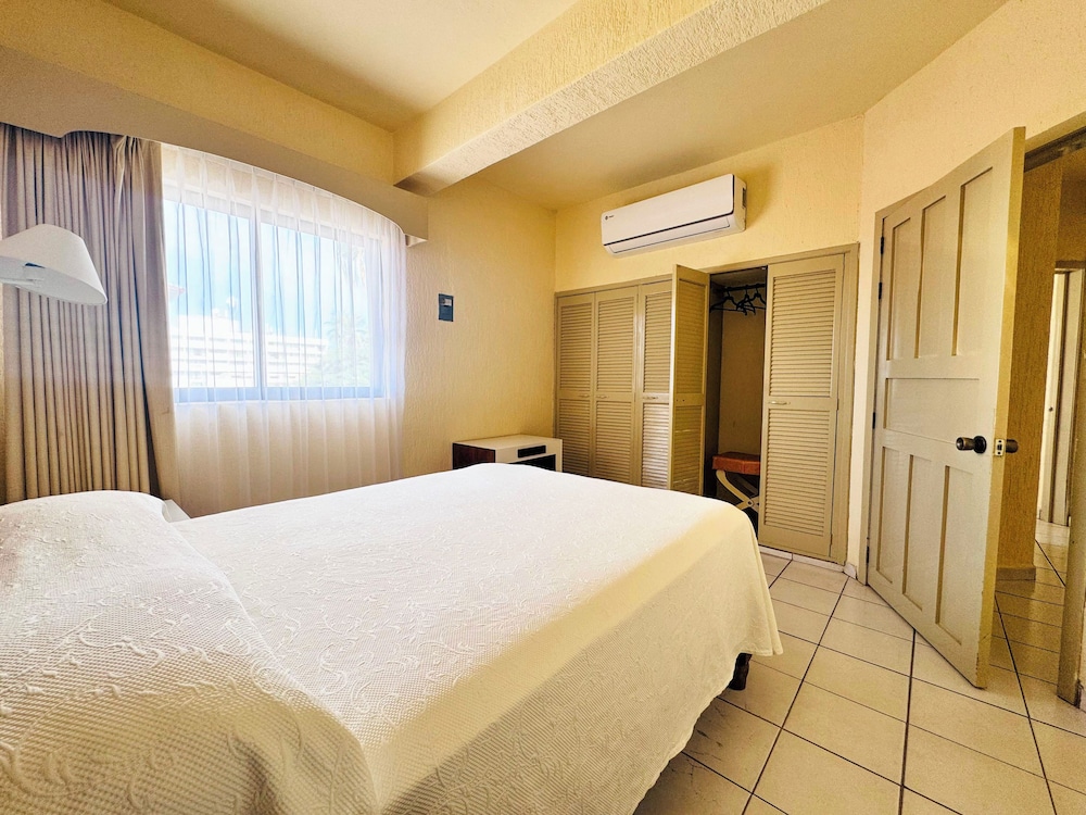 STUDIO, SUITE