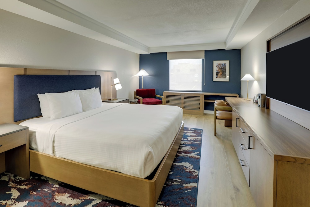 DoubleTree by Hilton Quincy 26/77