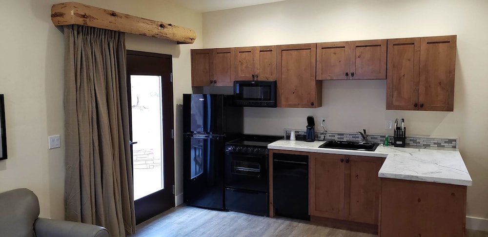 Bluff Dwellings Resort 52/67