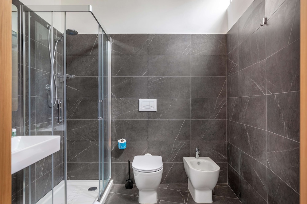 غرفة قياسية بسرير كوين، B&B Hotel Pomezia Roma 4/7