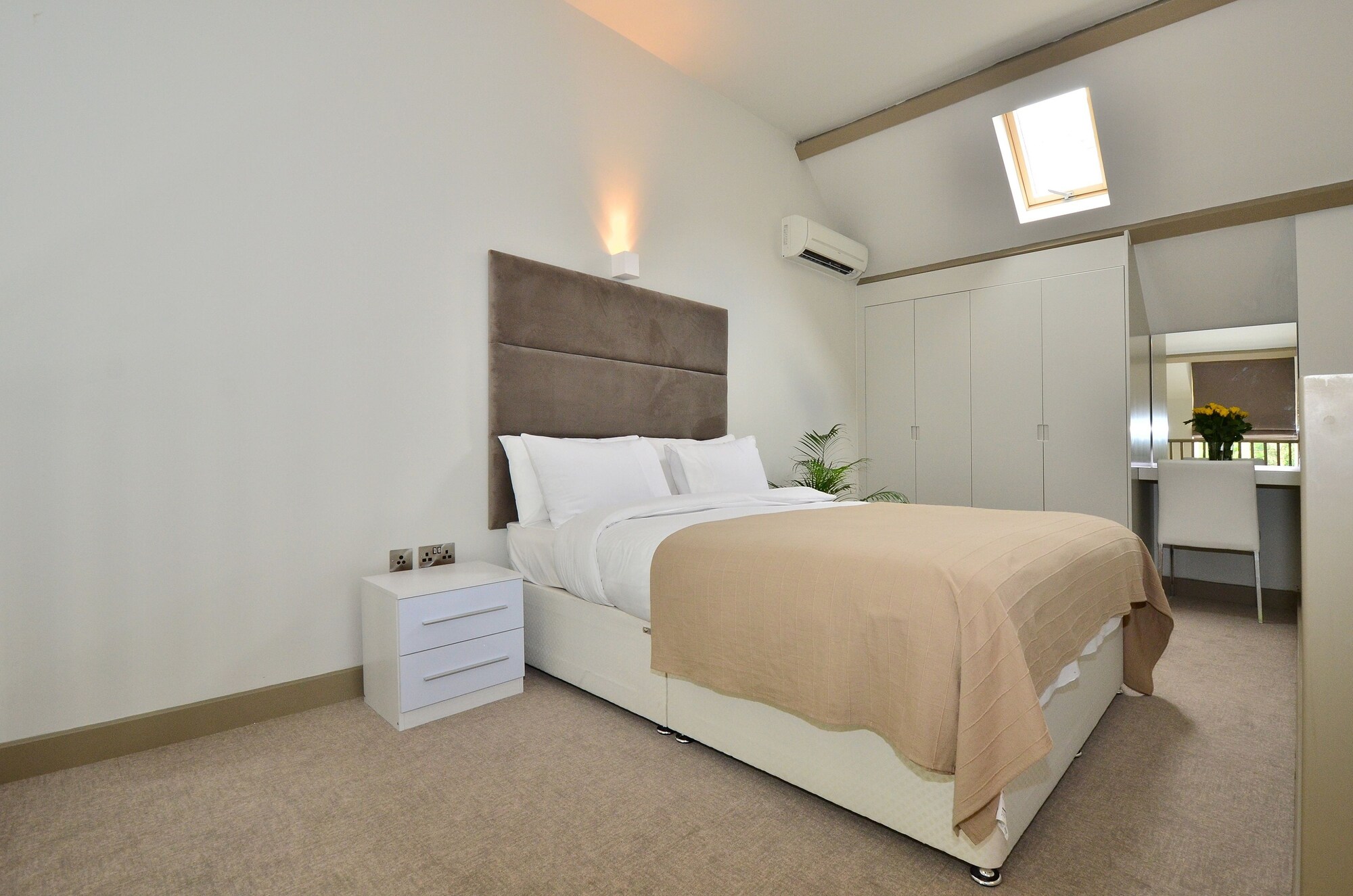 EXECUTIVE, STUDIO, DOUBLE BED