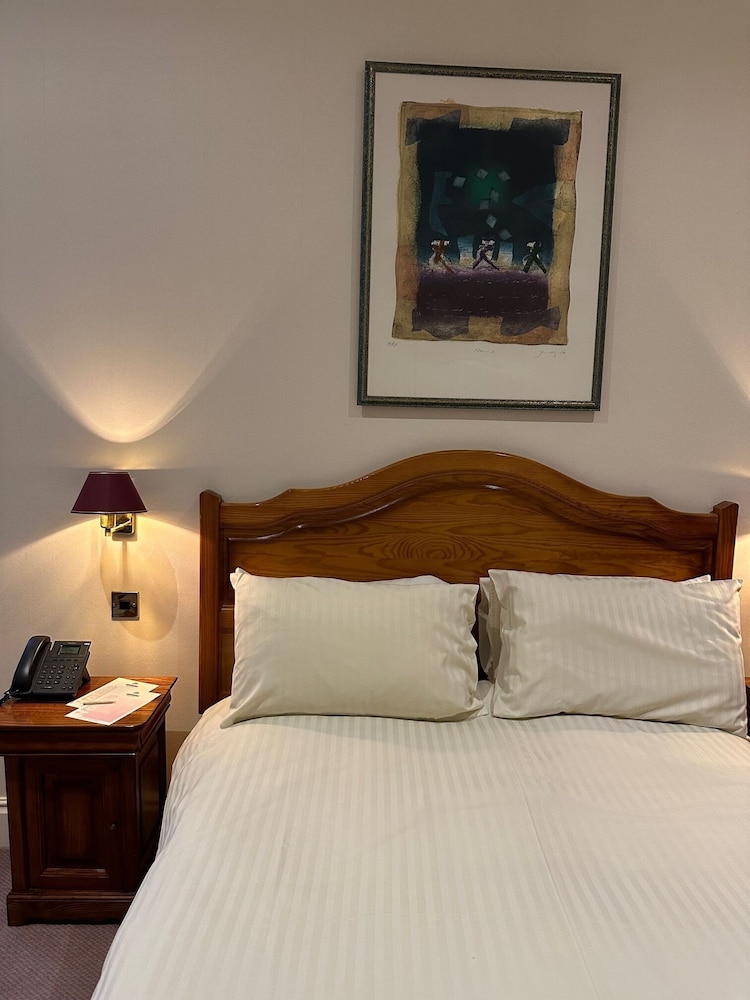 Regency Hotel 13/37