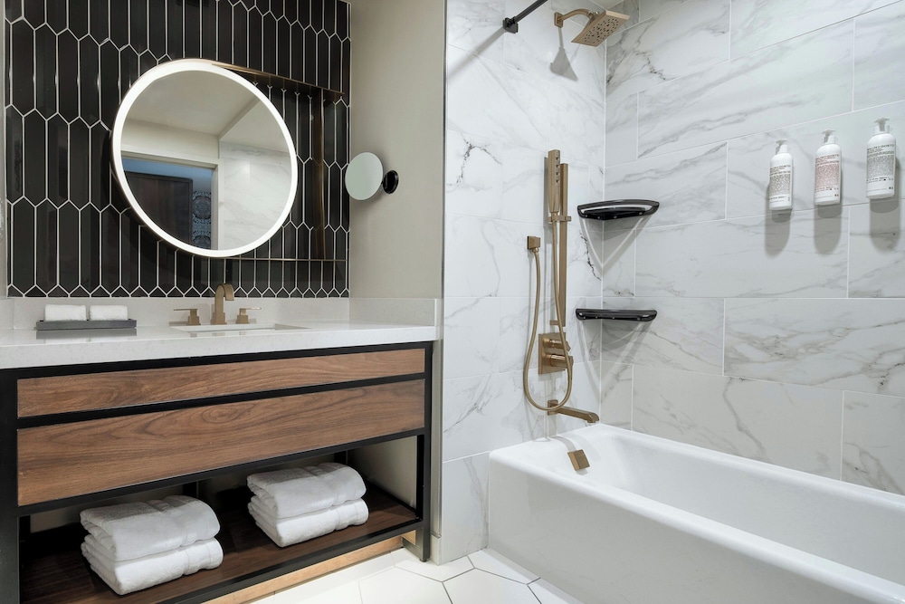 غرفة بسرير كينج، Le Meridien Fort Worth Downtown 2/2