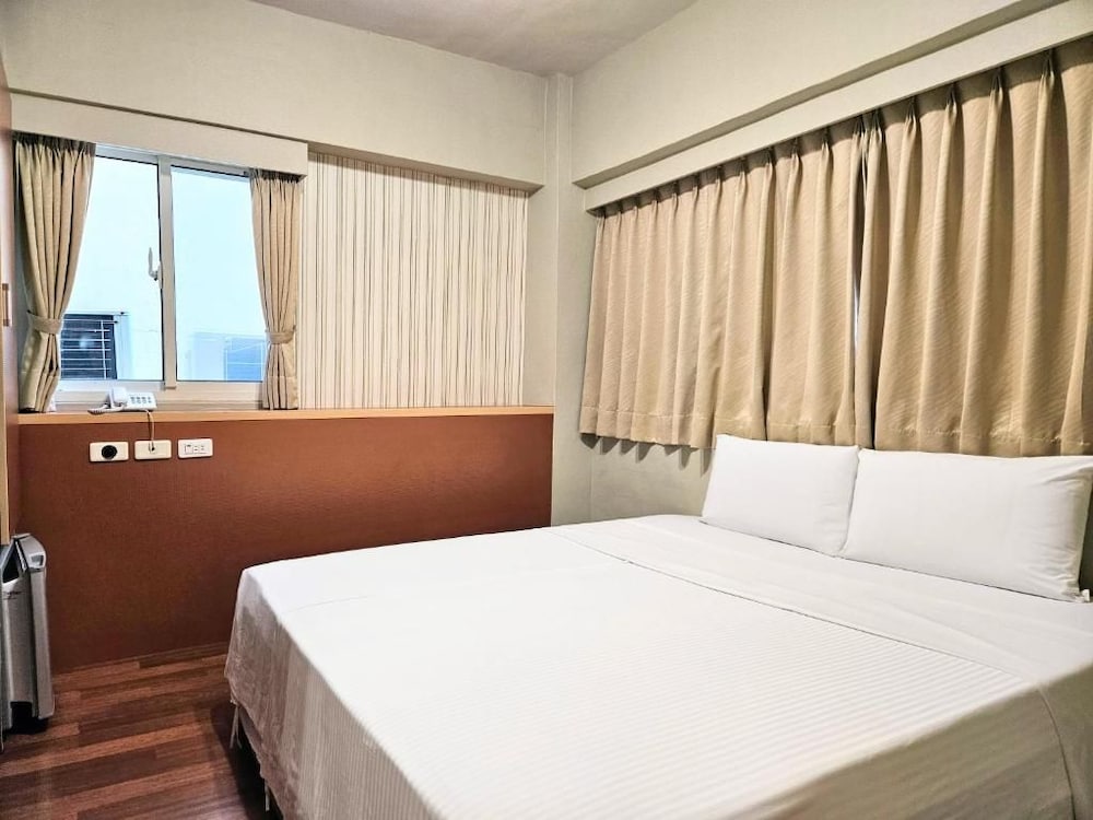 South Sea Hotel 14/49