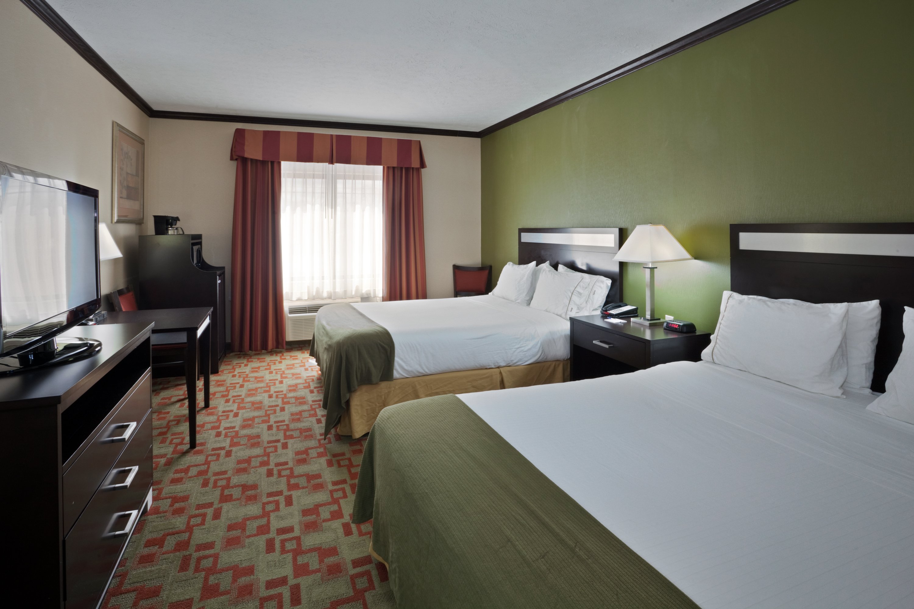 Holiday Inn Express Cleveland Airport Brookpark 15/50