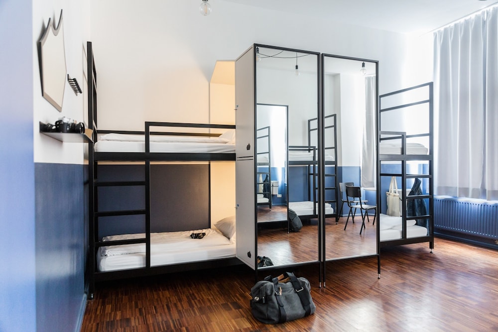 The Circus Hostel 48/72