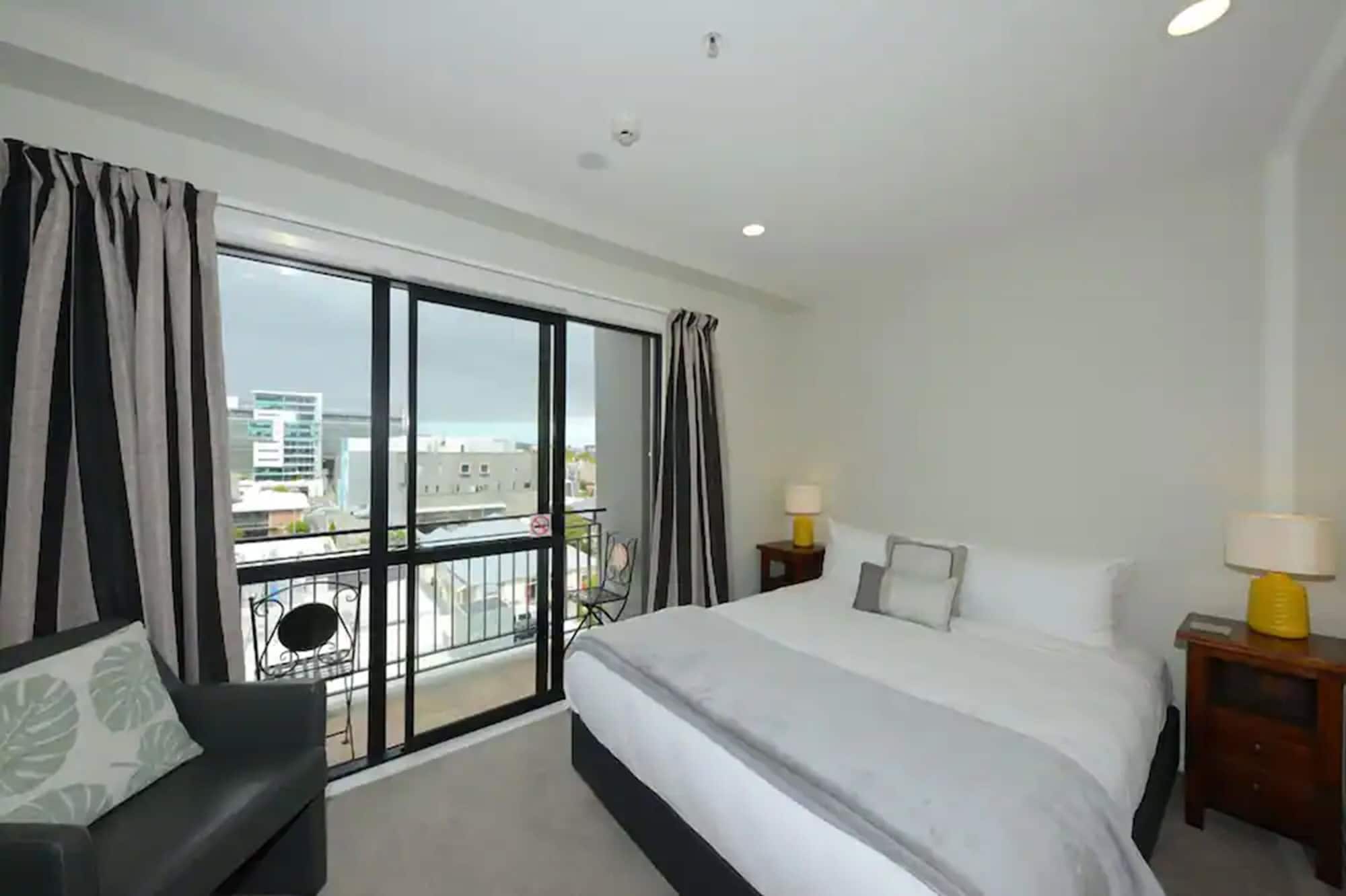 SUPERIOR, STUDIO, APARTMENT
