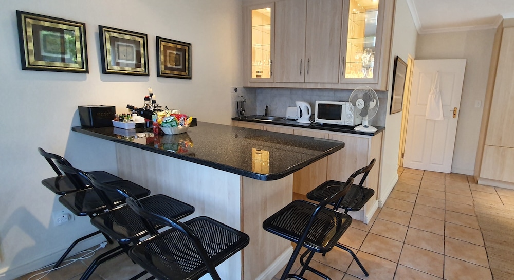 Riversong Guest House 63/76