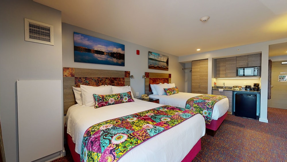 PREMIER, 2 QUEEN BEDS, KITCHENETTE, ACCESSIBLE